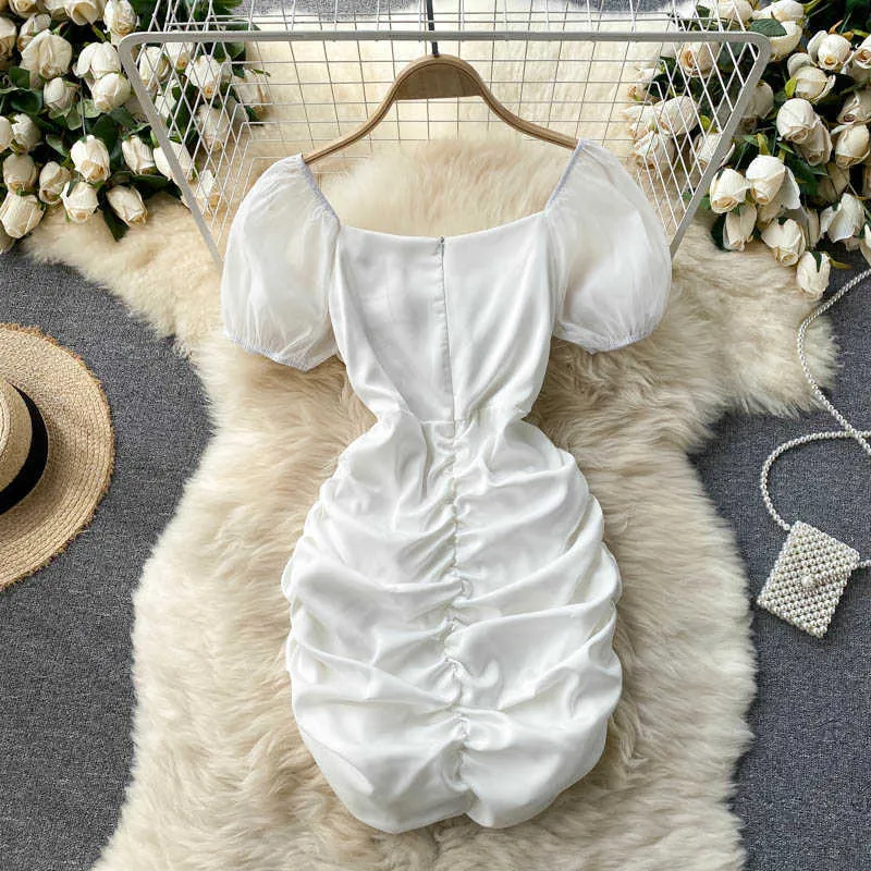 Sexig svart / vit draped bodycon klänning kvinnor sommar fyrkantig krage mesh kort ärm hög midja halter mini vestidos kvinnlig 2021 y0603