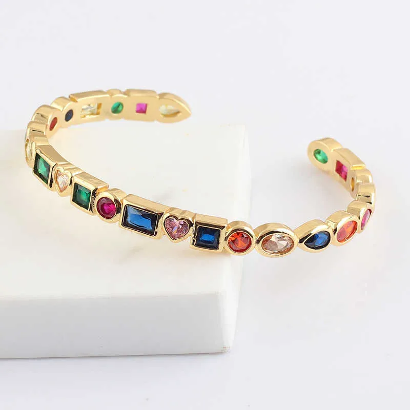 Nowy Projekt Elegancki Otwarcie Mankiet Bransoletka Bransoletka Dla Kobiet Charm Gold Color Heart CZ Crystal Rainbow Bangles Wedding Jewelry Q0720