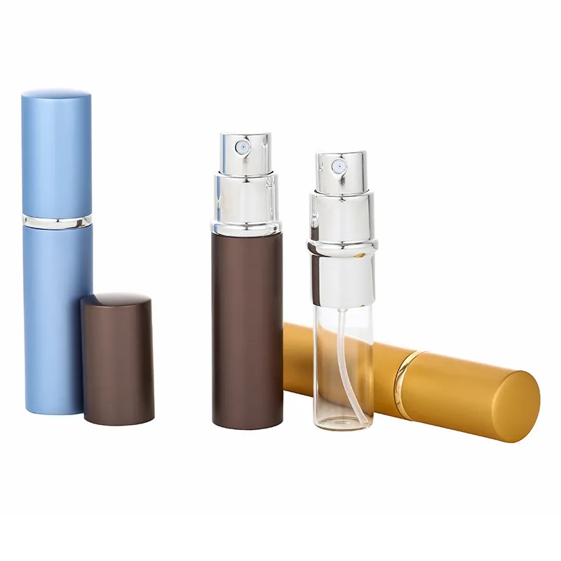 10 ml parfymsprayflaska uppdelad i konventionella bärbara parfumflaskor aluminium metallskal glasfoder underpackage