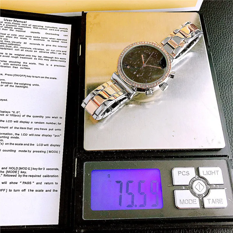 Orologio da polso in quarzo marca donne lettere grandi lettere di cristal metal d'acciaio orologi M861599439