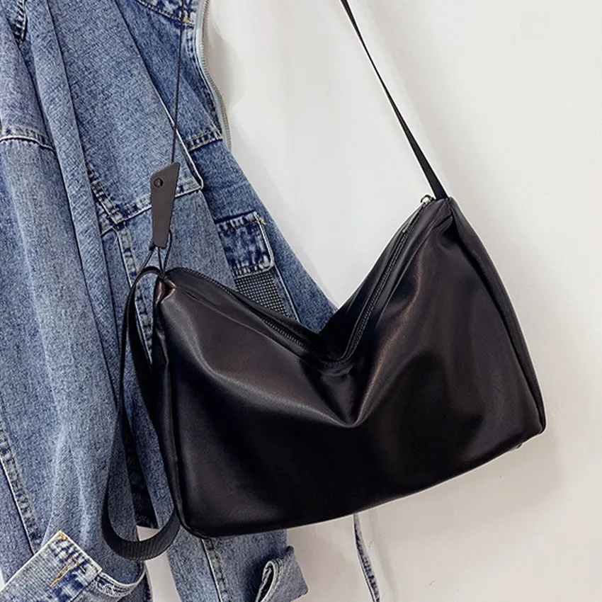 HBP New patent leather messenger bag women`s large capacity fashion women`s bags Korean version trendy solid color shoulderbag