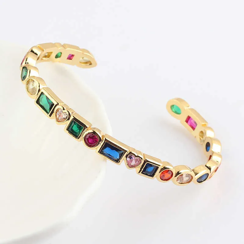 Nowy Projekt Elegancki Otwarcie Mankiet Bransoletka Bransoletka Dla Kobiet Charm Gold Color Heart CZ Crystal Rainbow Bangles Wedding Jewelry Q0720