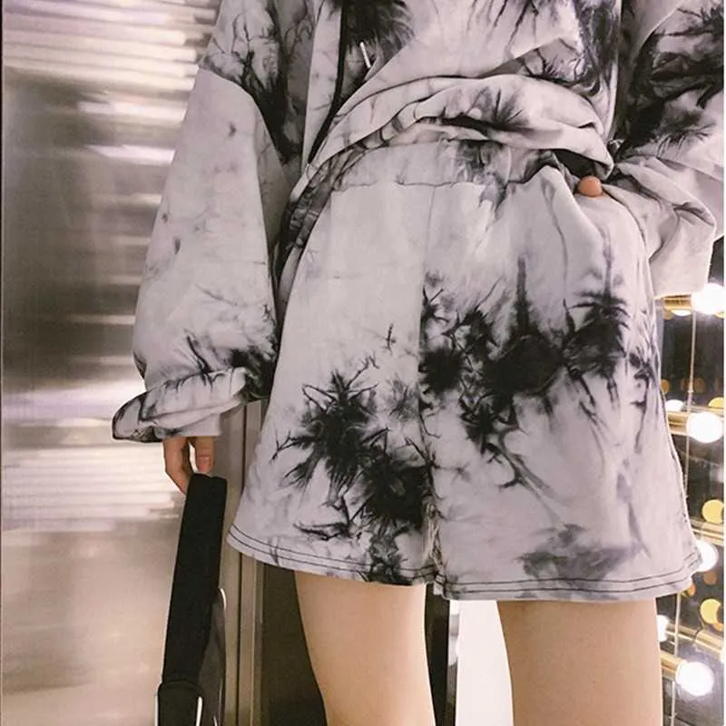 Yedinas Streetwear Deux Pièces Survêtement Pour Femmes Tie Dye Set Top Et Short À Manches Longues Lâche Hoodies Automne 210527