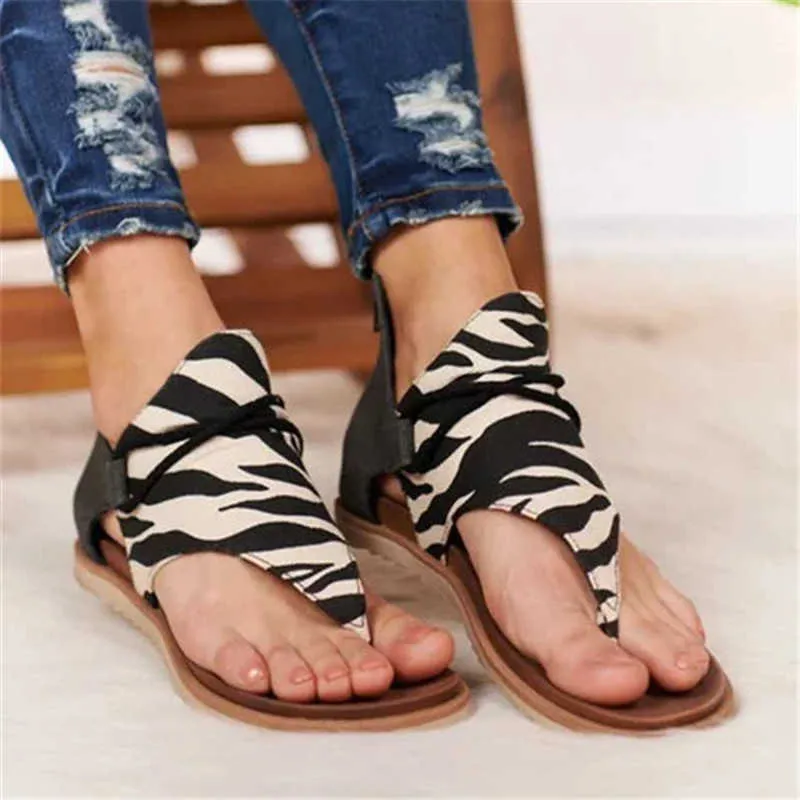 Kadınlar Düz Sandalet Leopar Yılan Baskı Yaz Ayakkabı Büyük Boy Andals Plaj Deri Sandalet Retro Gladyatör Flip Flop Terlik Q0623