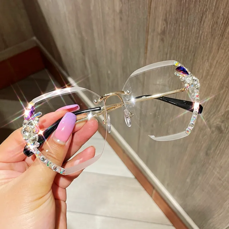 2021 Mode Märke Design Vintage Rimless Rhinestone Solglasögon Kvinnor Män Klipplins Gradient Solglasögon Kvinna UV400