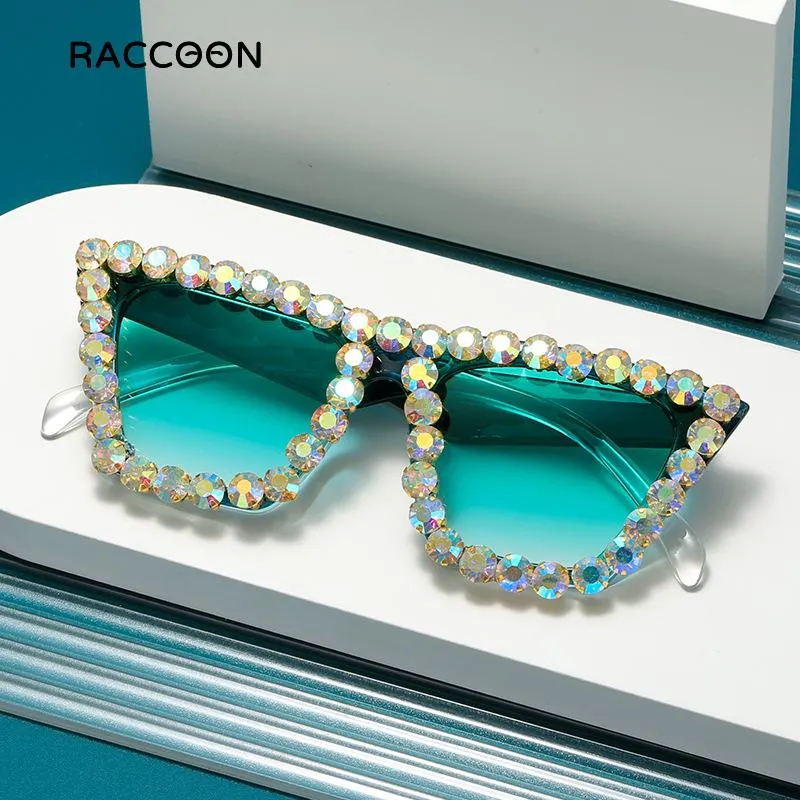 Solglasögon Rhinestones Cat Eye Glitter Women Cateye Vintage Sparkling Crystal Diamond Sun Glasses Model Catwalk Bling Eyewear3348