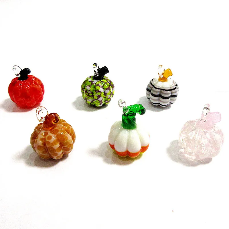Ornamenti artigianali di zucca in vetro in miniatura da appendere in diversi stili la decorazione del giardino di casa della festa di Halloween Accessori pendenti carini