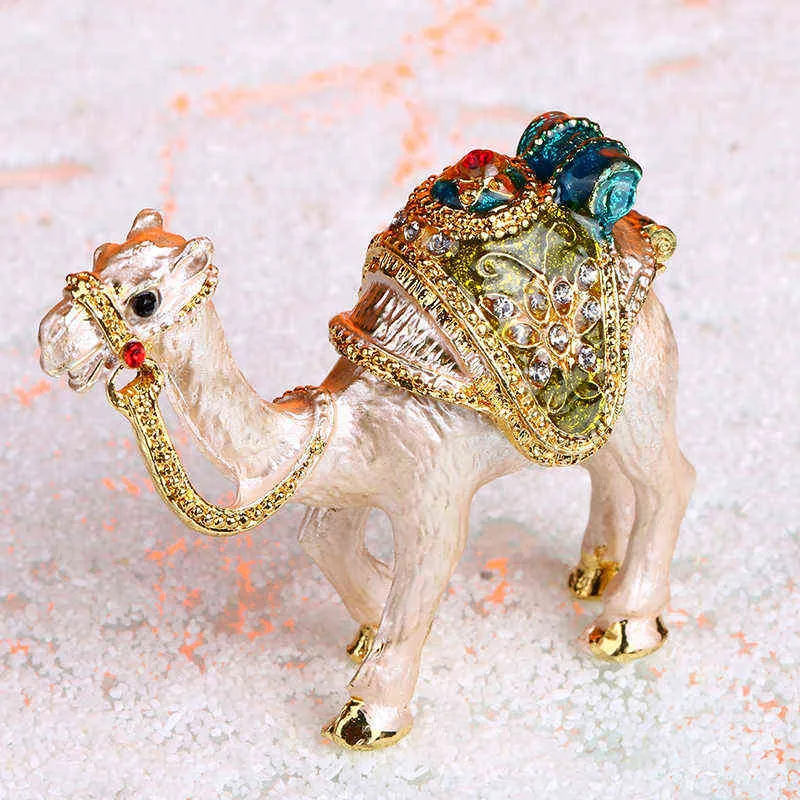 HD Bejeweled Camel Trinket Box Peint à la main Figurines de collection Cadeaux Décor Bijoux Stockage avec cristaux Ornements 211105