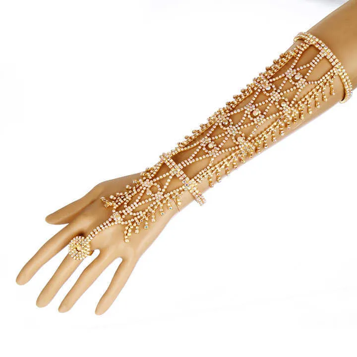 Oświadczenie Kobiet Pave Crystal Rhinestone Arm Chain Chain Ring Cuff Bransoletka Ślubna Bridal Celebrity Belly Tancerz Biżuteria Q0717