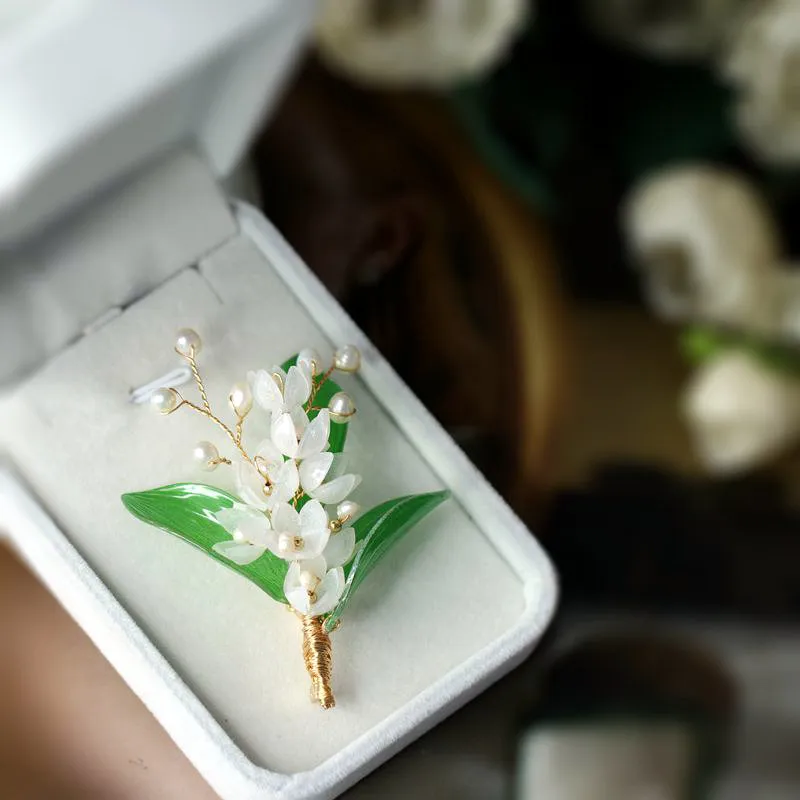 Whole creative elegant costume jewelry natural pearl handmade valley lily flower brooch pin for women