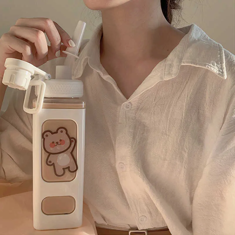 700/900 ml Kawaii Bär Wasserflasche BPA-frei mit Stroh für Kinder Erwachsene Kunststoff Nette Schule Trinkflasche Saft Teetassen 210914