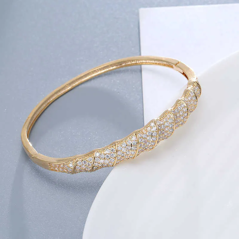 Cibo Europe and the United States Sell High-end Suit Ms Hand Twist Copper Inlay Zircon Bracelets Quality Ring Q0717