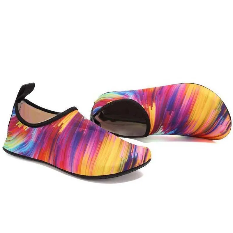 Summer Aqua Shoes Unisexe Chaussures de plage légères antidérapantes pour femmes Chaussures d'eau sèche à chaud Hommes Chaussettes Sneaker Mer Sneaker Plus Taille Y0714