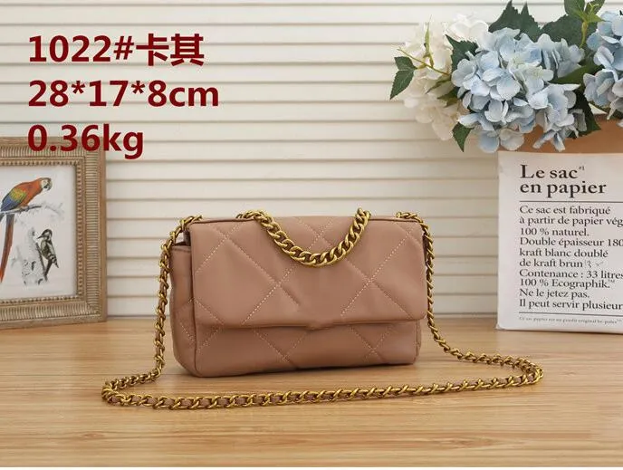 2022 مصممة العلامة التجارية Women Fashion Messenger Bags Corean Wide Conder Strap Baged Counter Bag Barge Bages PAGES CHRI298K