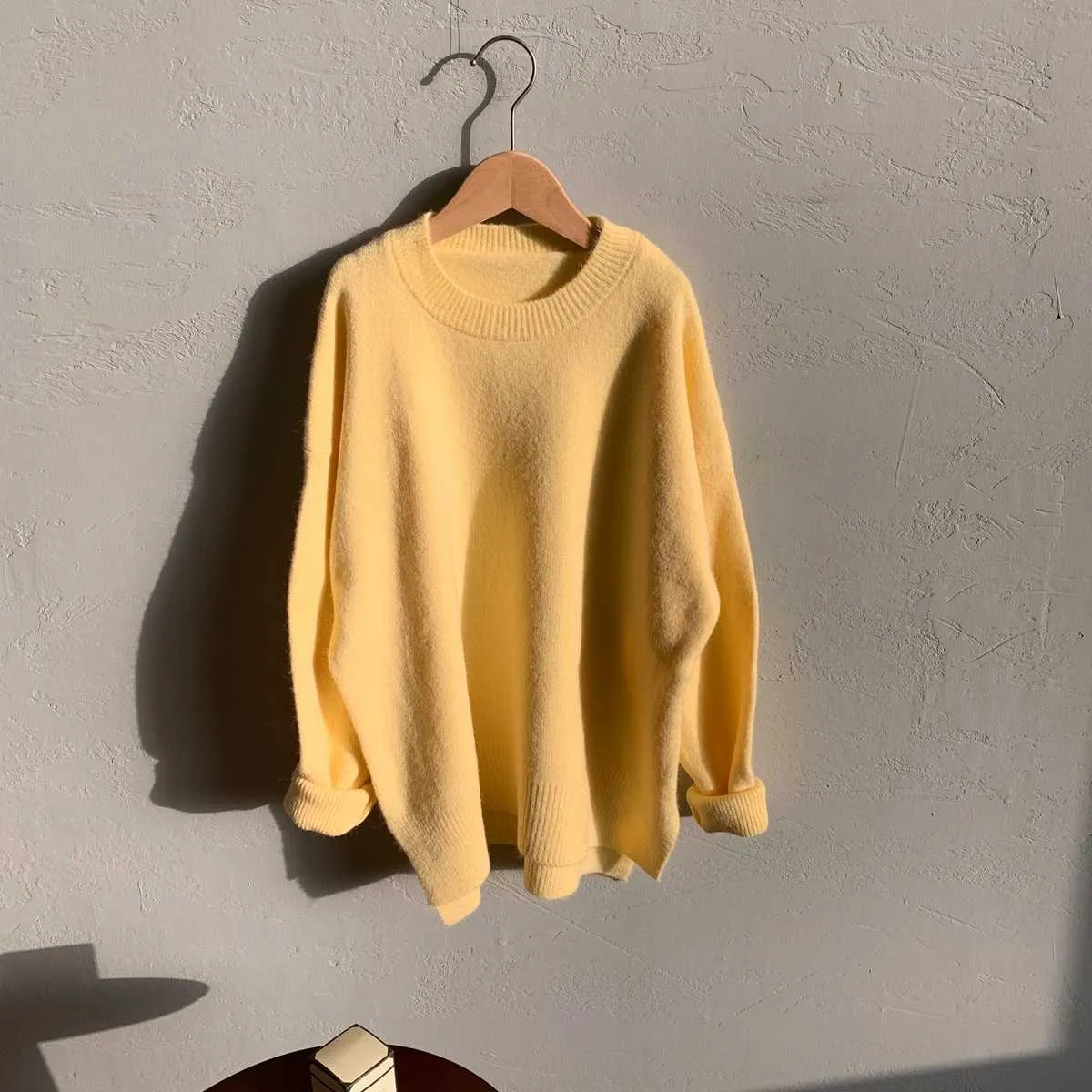 Hellgelber Rundhalspullover in reiner Farbe, weicher, warmer, lockerer Pullover für Damen 210922
