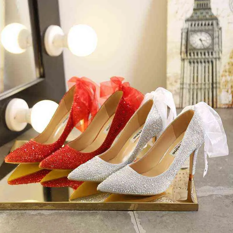 Klänning skor kristall skor bröllop kvinnlig ny vatten diamant pekad röd xiuhe kläder vanligtvis kan bära inte trötta fötter 220303