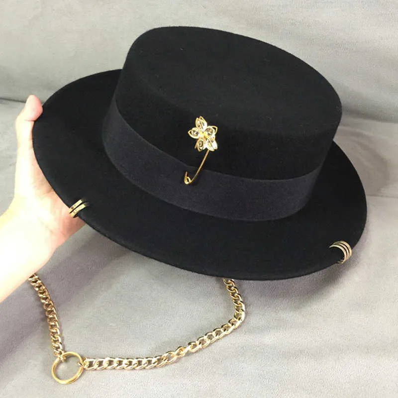 Черная фетровая фетровая шляпа для женщин из фетра, золотая брошь в виде цветка Чиан, шляпа-каноте, плоская шляпа с широкими полями в стиле свиного пирога, регулируемая классическая вечерняя шляпа 210238G