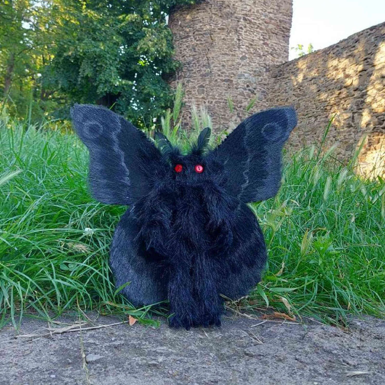 Fyllda plyschleksaker Gothic Mothman Plushie letar efter ett kärlek och magiskt hem Unikt och Novel Black Moth Soft Toy Cute QW Q0724037173