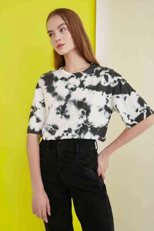 Trendyol Batik Pattern Loose Knitted T-Shirt TWOSS21TS0978 G220228