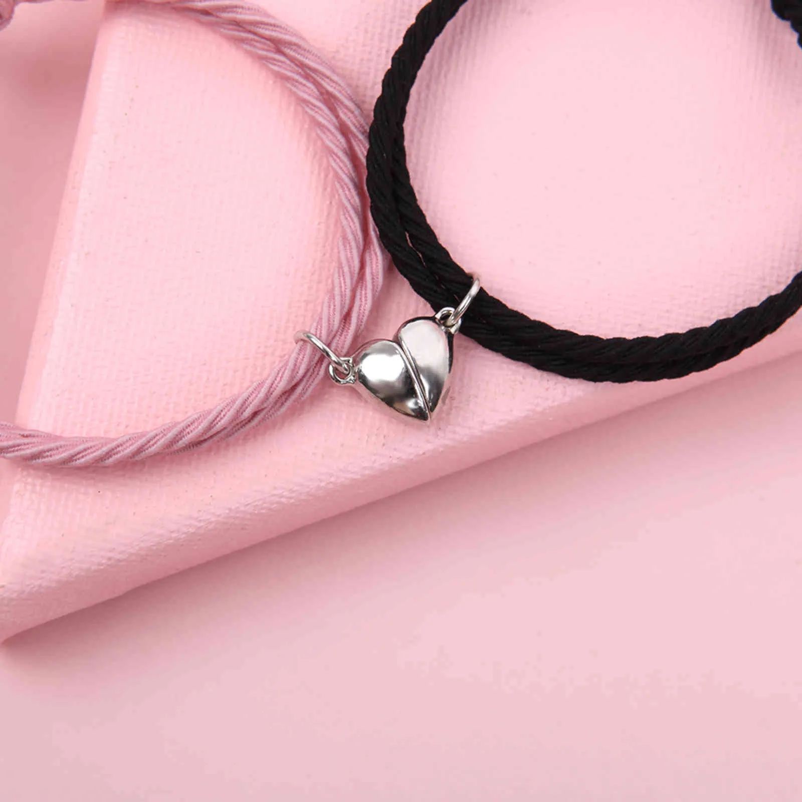 e deux casques coeur magnétique Bracelet en acier cintre paire Bracelets pour amoureux amitié Bracelets volé corde aimant bijoux