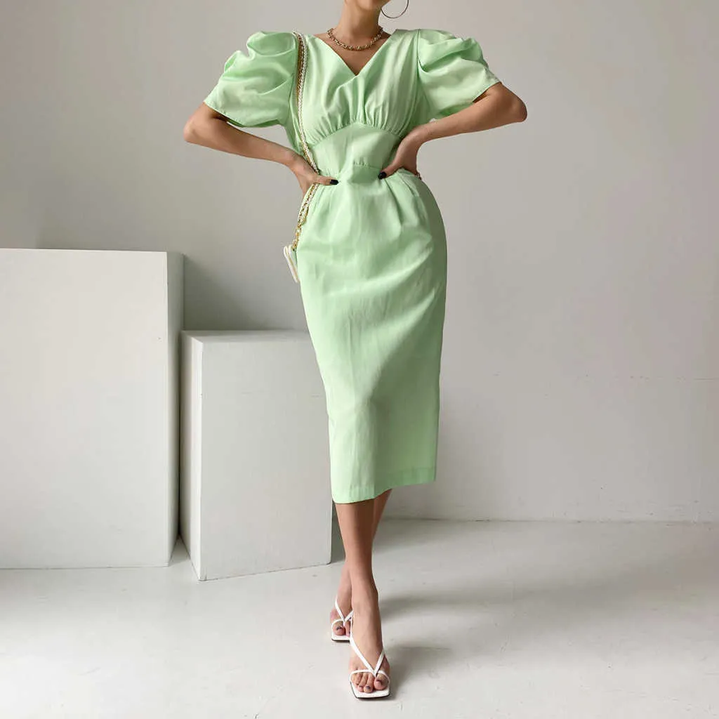 Korejpaa kvinnor klär sommar damer franska elegant mint grön v-hals veckad midja mid-längd puffhylsa höft slitsar vestidos 210526