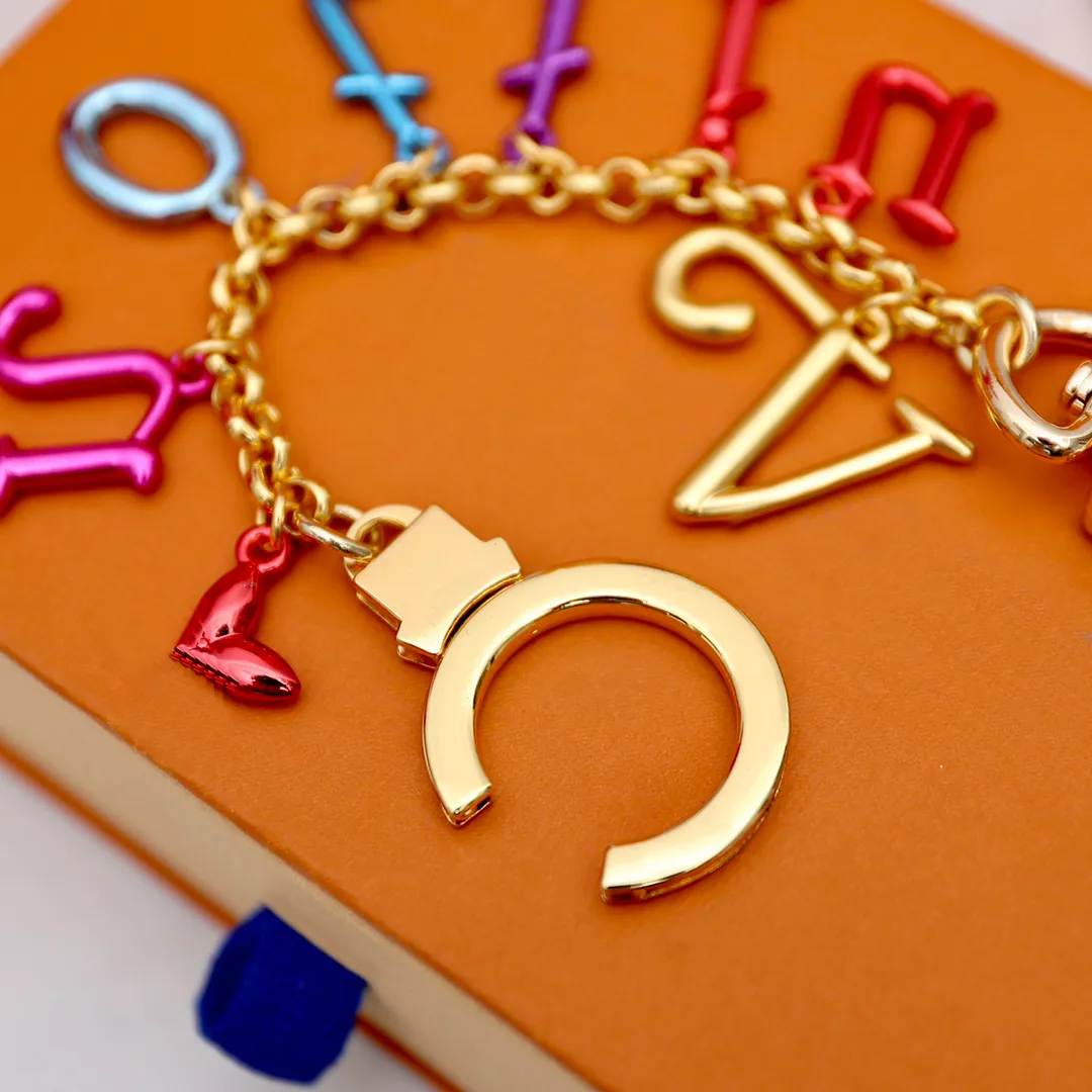 Stijlvolle kleurrijke luxe ontwerper sleutelhanger brief hanger gouden sleutel gesp afneembare sleutelhangers voor heren dames sleutels ornamenten Whole2487