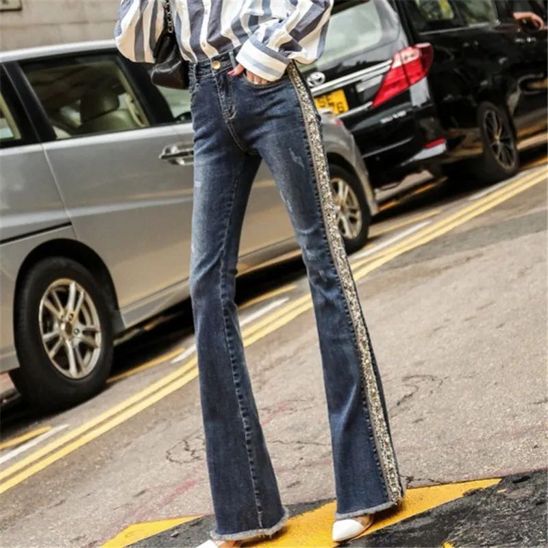 Jeans évasés brodés de perles de grande taille pour femmes Pantalons de coupe de botte Casual Stretch Skinny Bell Bottom Denim Pantalon Streetwear 210222