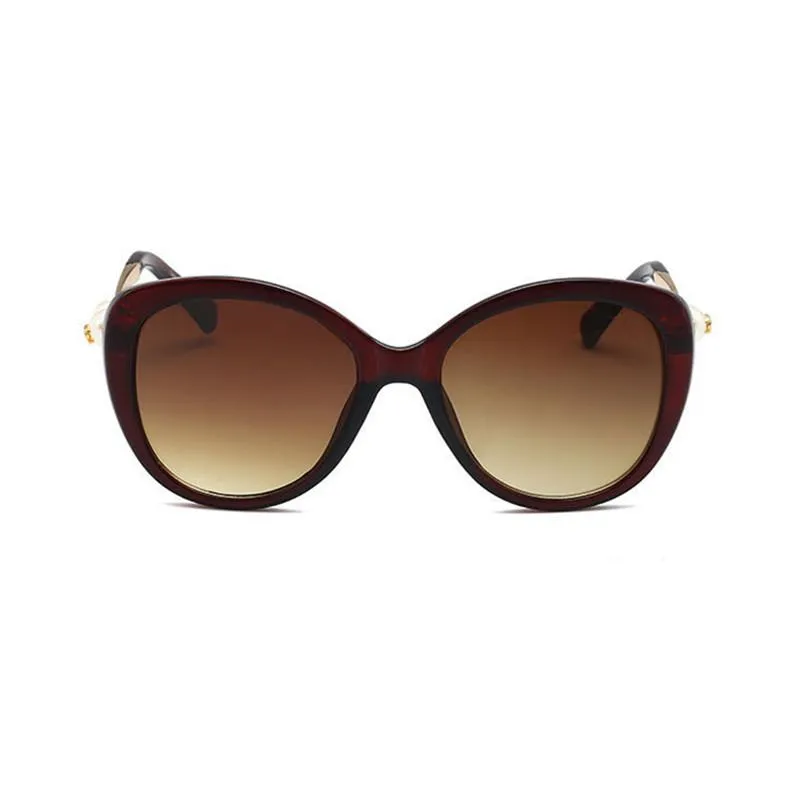 La famille des lunettes de soleil trouve 2021 femmes polarisation Cat Eye Eyeglasss UV400 Fashion Pearl C and Letters283n
