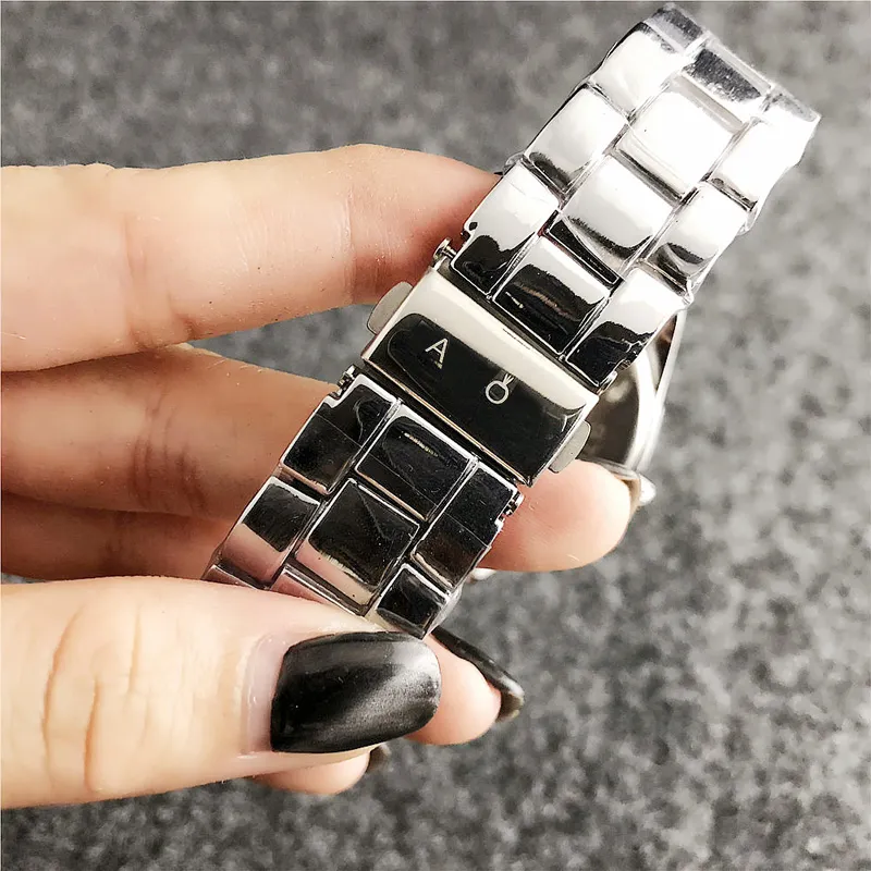 Mode stora bokstäver design klockor kvinnor tjej färgglad kristallstil metall stål band kvarts handleds klocka p24277q