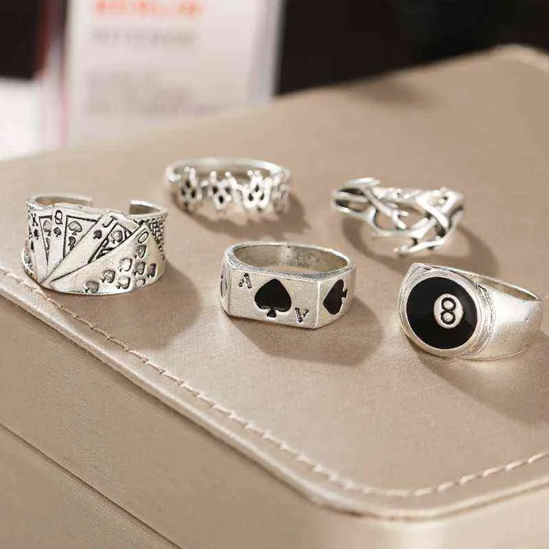 124a / set Rock Poker Ring Män Silver Färg Smycken Ringar För Kvinnor Tillbehör Lucky Ring Mens Fashion Vintage Rings Gift G1125