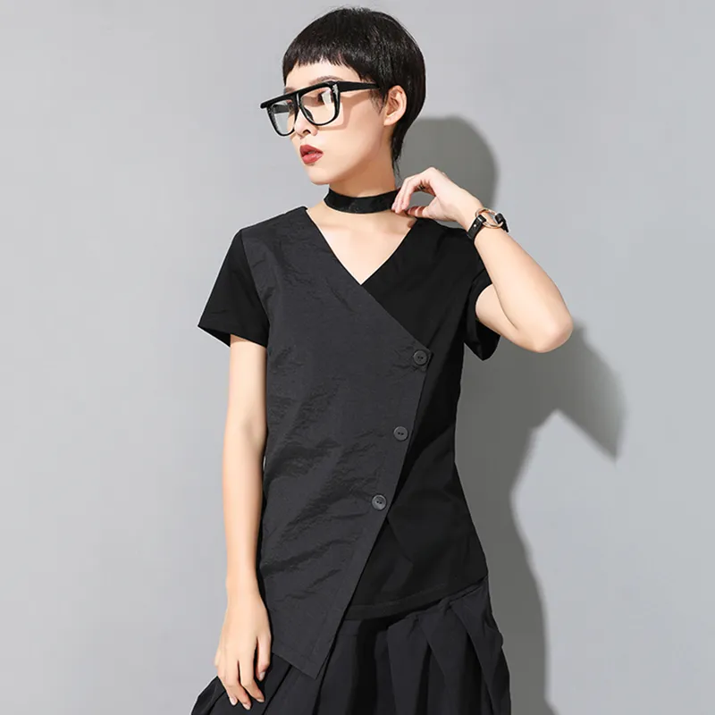 [EAM] T-shirt donna nera con bottoni irregolari taglia grande taglia grande nuova scollo a V manica corta moda marea primavera estate 1U323 210306