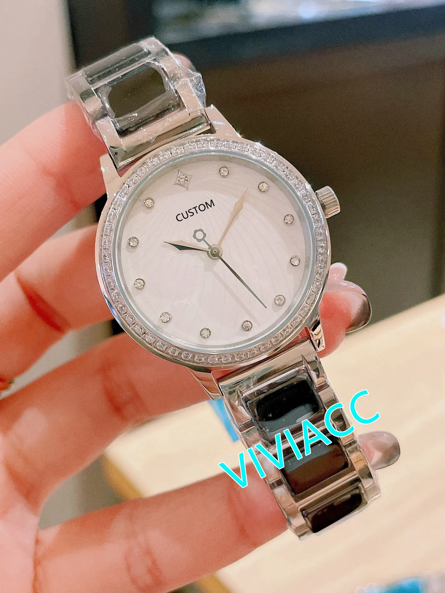 Klassiska nya kvinnor White Black Ceramic Wristwatch Ladies rostfritt stål Geometriska kristalldiamantklockor Ceramica Clock 30mm