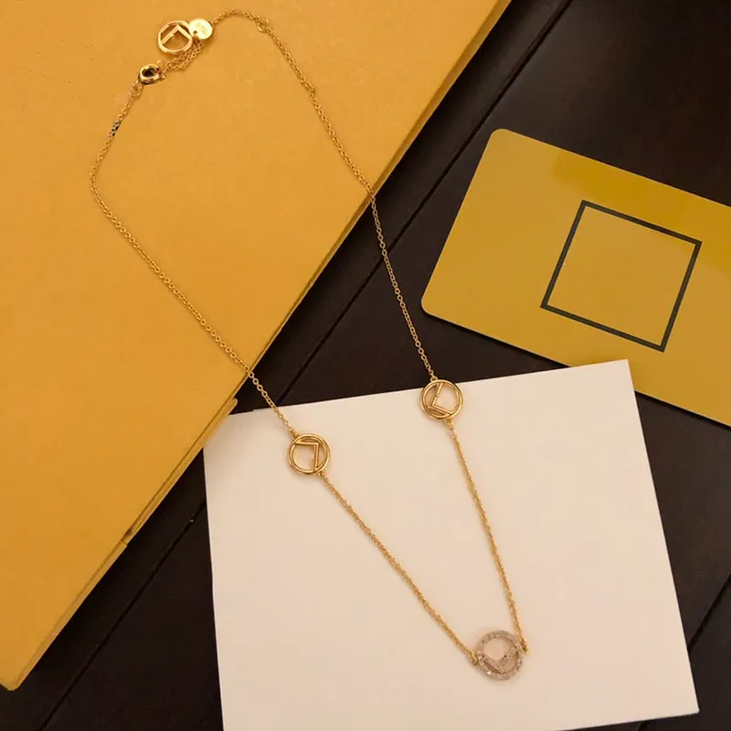 Tre bokstav f halsband bokstav 18k guldkedjans halsband design för kvinnors damer bröllopsfest juveler hela varumärkeskrage215s