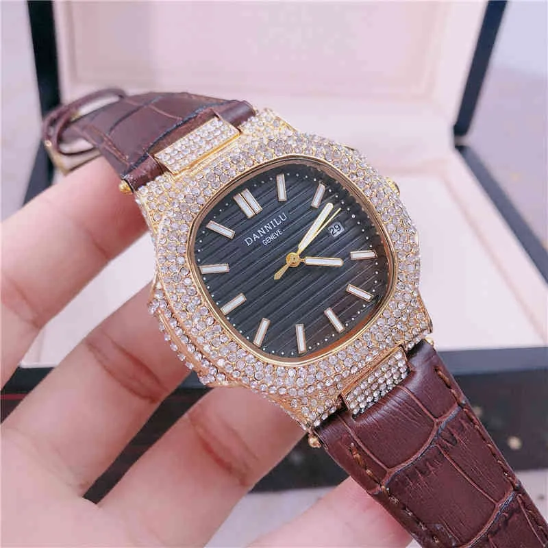 2021 Кварцевые наручные часы Полные алмазные Часы Светодиодная Кожа Популярные Бизнес Мода Мужчины Спортивные Часы