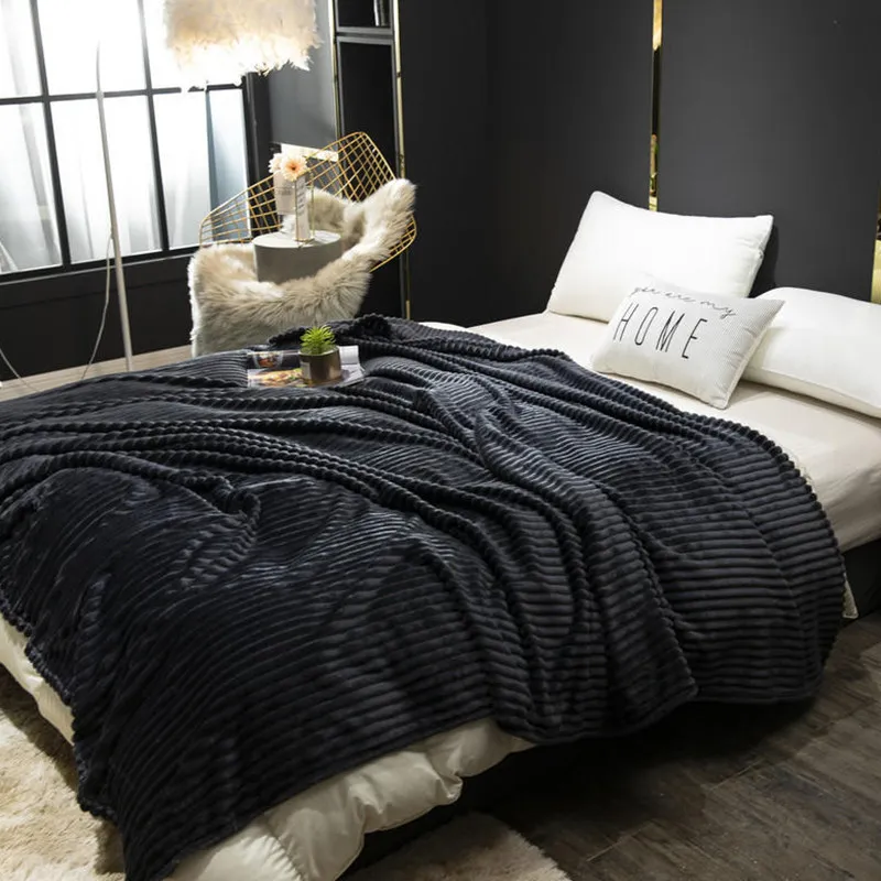 Bonenjoy Couverture sur le lit Couleur noire Flanelle Soft Thow Couvertures Single / Queen / King Size Plaid pour lits Couverture polaire 210316
