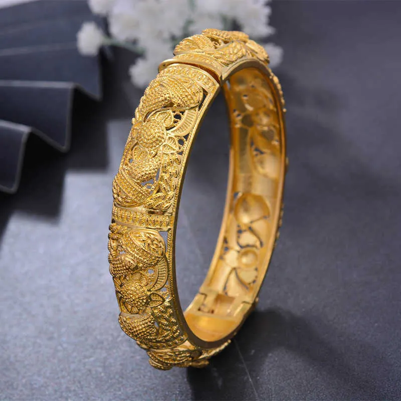 4 pçs / lote Top Quality Dubai Bangles Cor do ouro para mulheres noiva vintage bracelete África África jóias árabes 210918