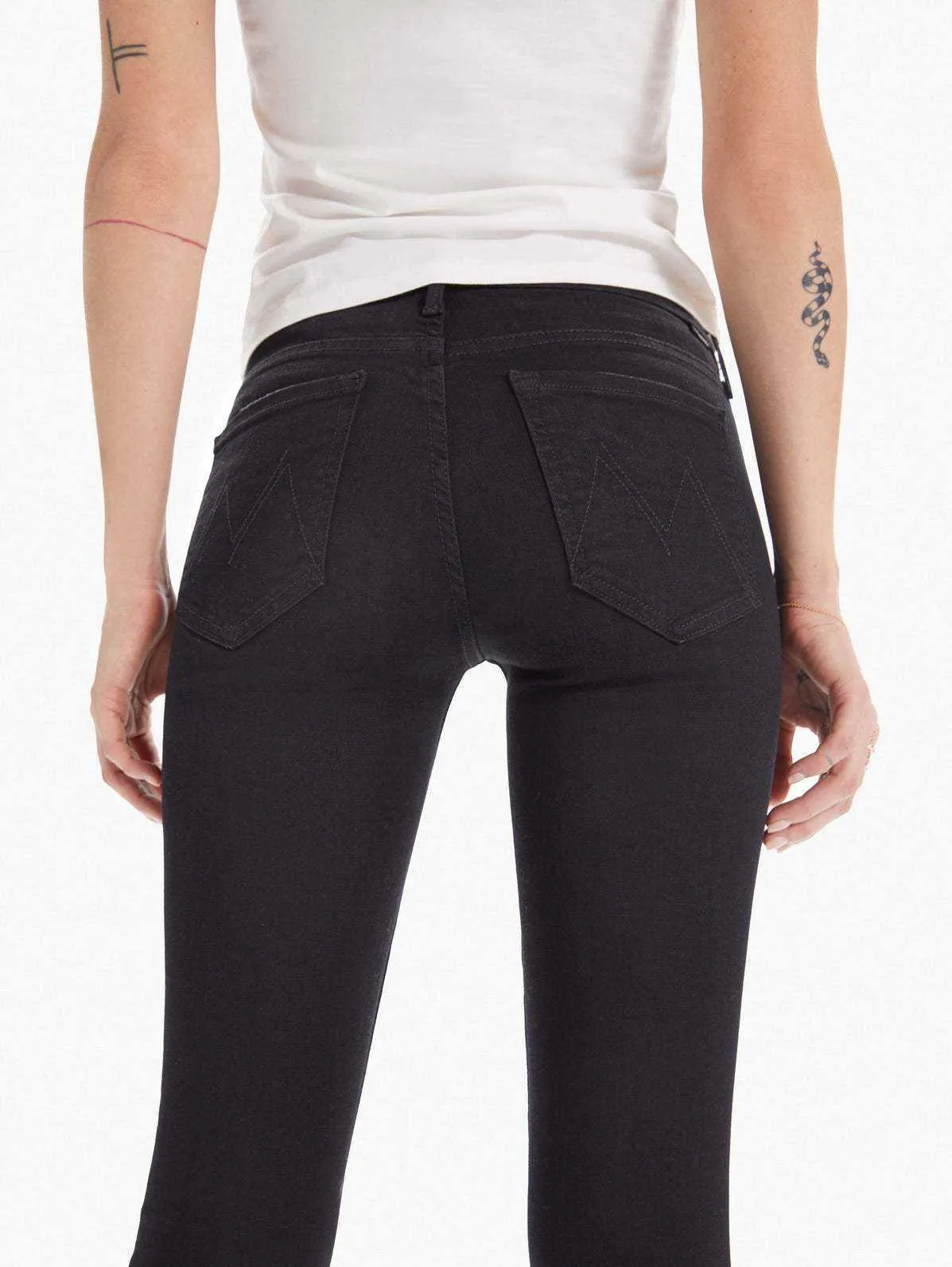 جينز نسائي في ربيع 2022، منتج MO الجديد هو رمادي داكن متوسطة الخصر تنحنح جينز ضيق أرجل للنساء