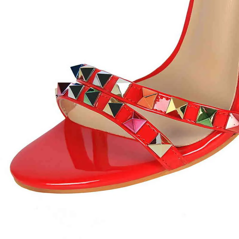 Sandaler 2022 Kvinnor 11 cm höga klackar nitar ded Lady Sandles Stiletto Gladiator Pumps Stripper Summer Fetish Platform Shoes 2201217823798