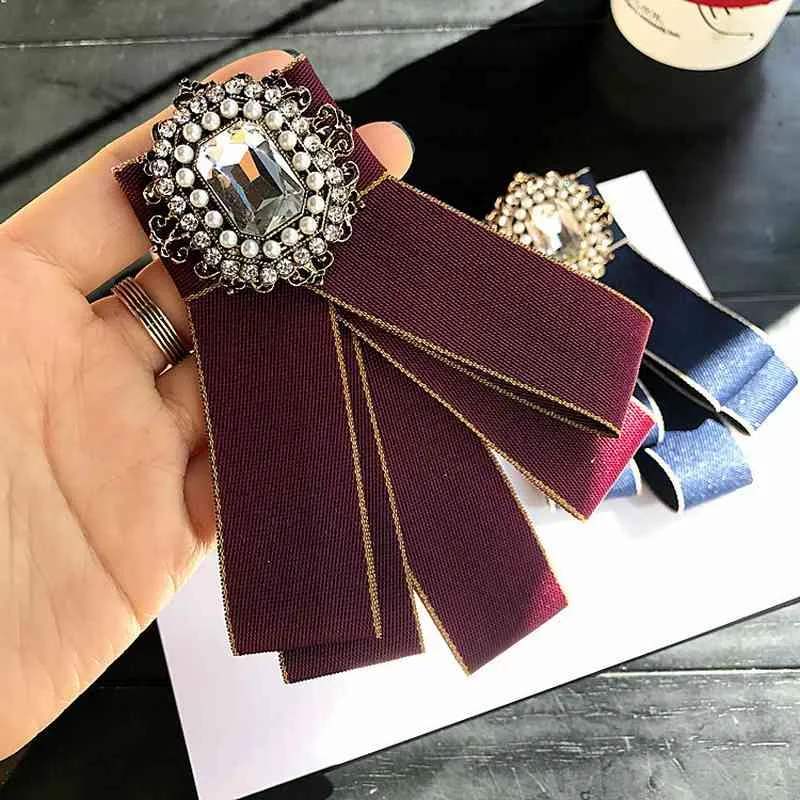 Korean Retro Palace Cloth Art Imitation Pearl Bow Tie Brooches for Women Vintage Fashion Shirt Corsage Jewelry Accessories