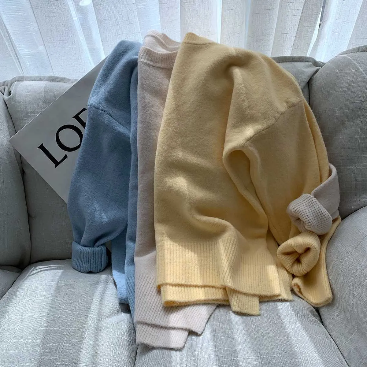 Hellgelber Rundhalspullover in reiner Farbe, weicher, warmer, lockerer Pullover für Damen 210922