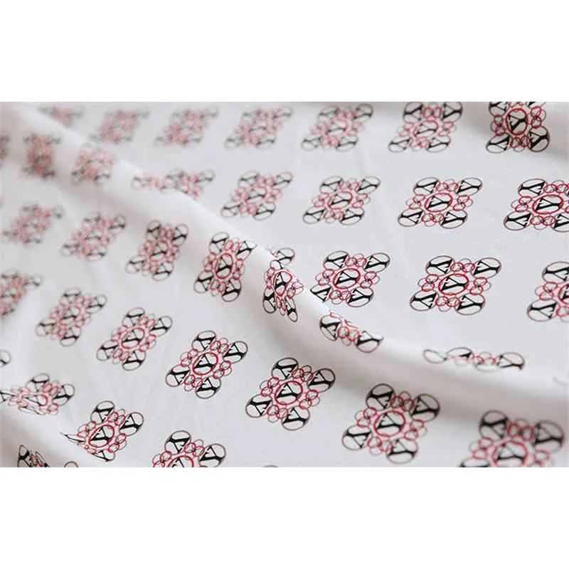 1 meter vit bakgrundsbrev tryckt 100% mulberry silke kläder tyg material