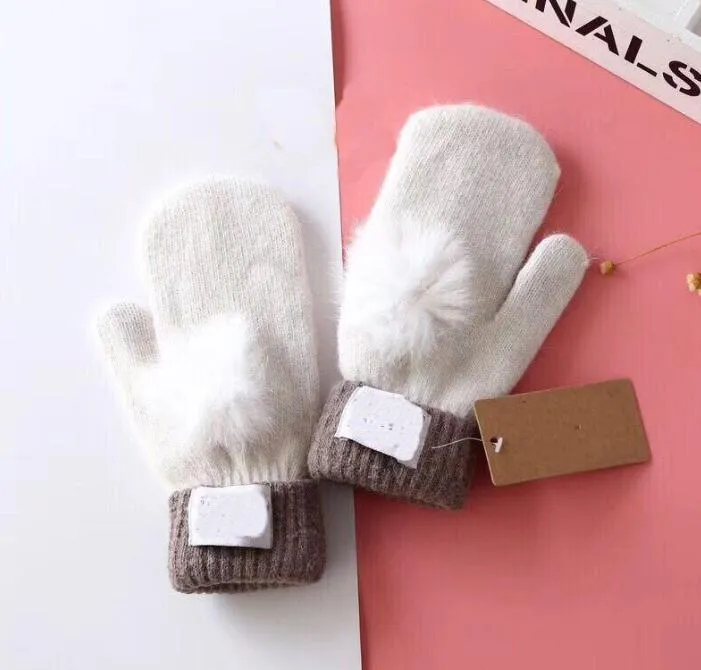 Design Women's Gloves for Winter and Autumn Cashmere Mittens Gloves with Lovely Fur Ball Outdoor sport warm Winter Gloves 555176n