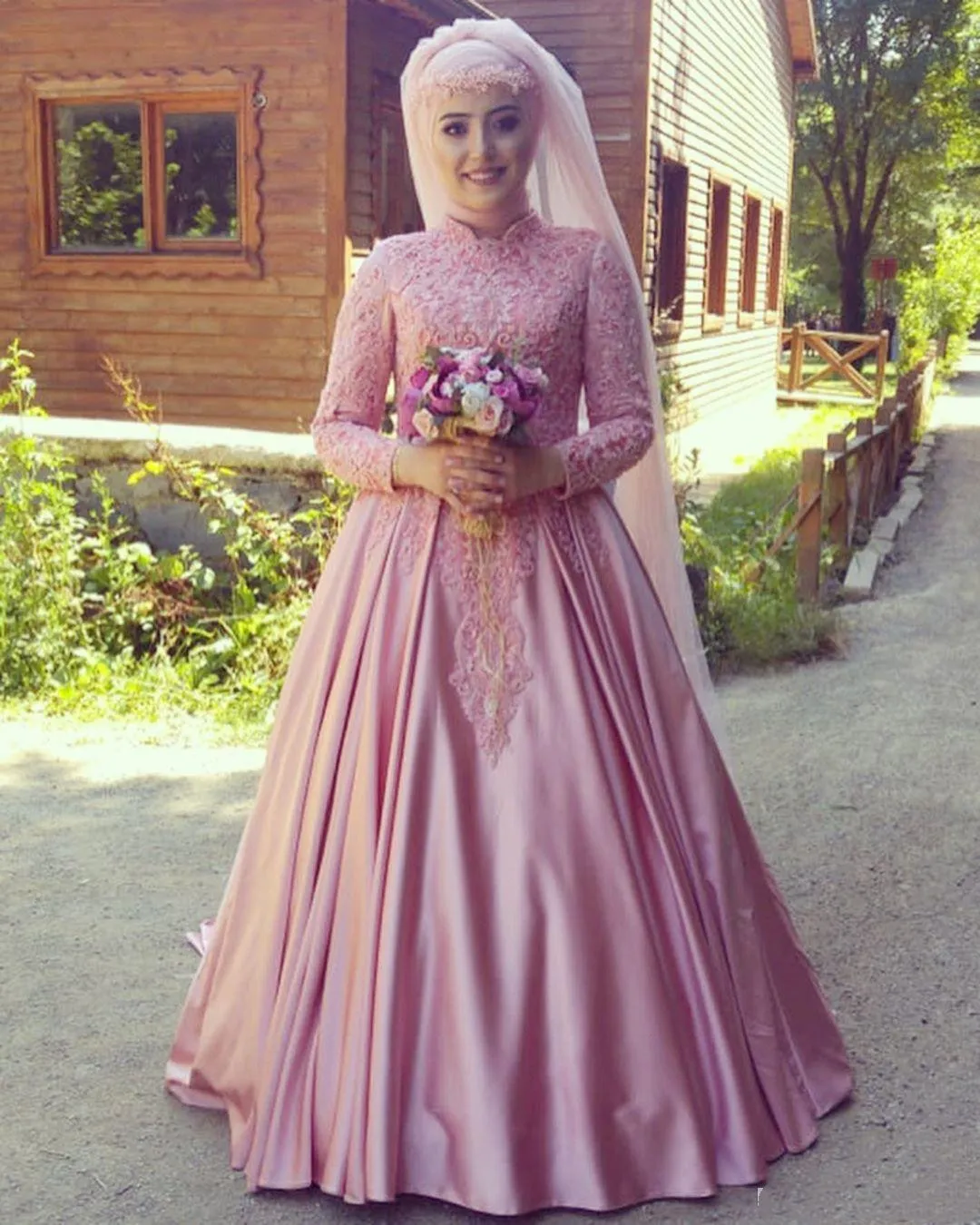 Robes de mariée musulmanes arabes roses en dentelle perlée, Vintage, manches longues, col haut, Hijab, princesse, robe d'église, 253P