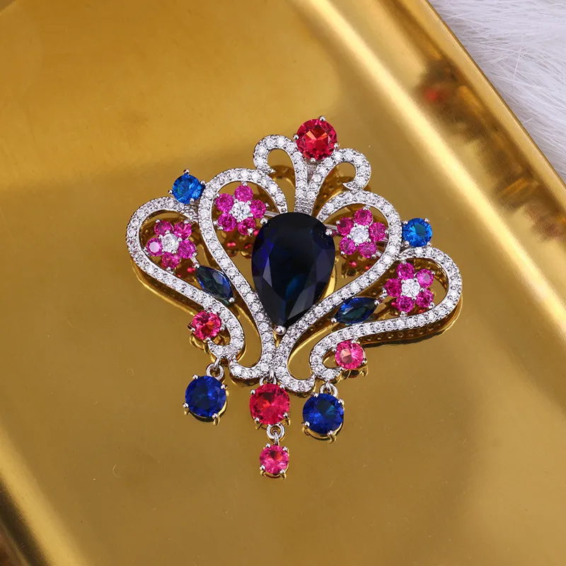 Multicolore cubique zircone couronne broches broches pour femmes marque Design mode bijoux de mariage costume de luxe boutonnière broche