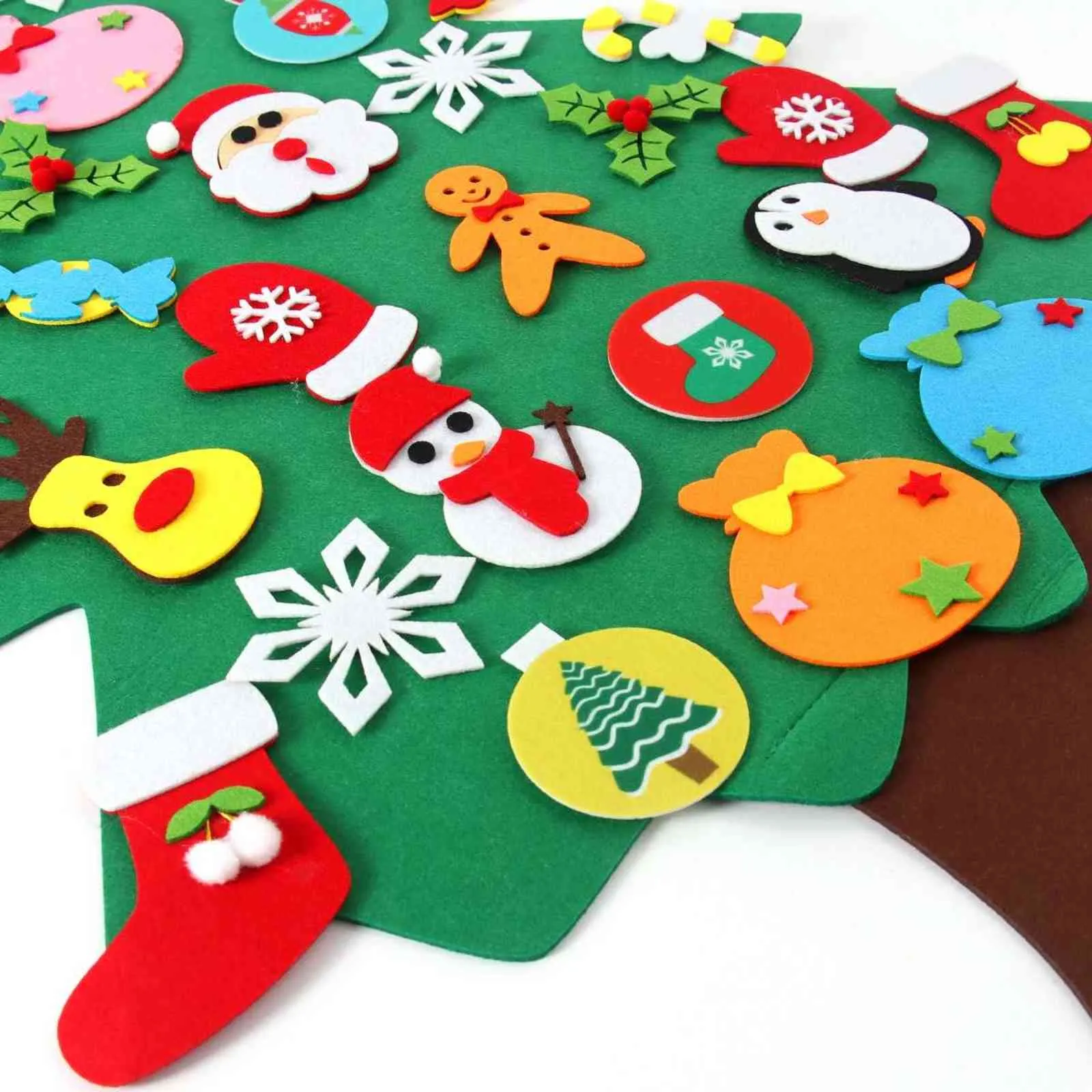 DIY FELTクリスマスツリーの壁の装飾セットLEDライト付き飾り芸術家品保育園クリスマス子供ギフト家の装飾211104