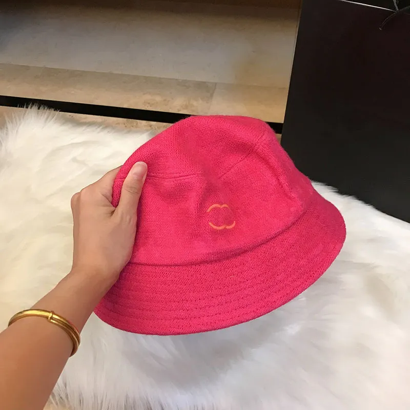 ウールのバケツ帽子カップルユニセックスデザイナーローズレッドハットラグジュアリーファッションメンズキャップ女性キャップ