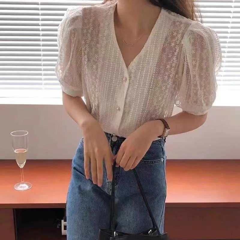 KOREJPAA Camisa Mulheres Verão Coreano Chique Chic Temperamento V-Pescoço Renda Crochet Single-Breasted Slow Slow Sleeve Blusas 210526