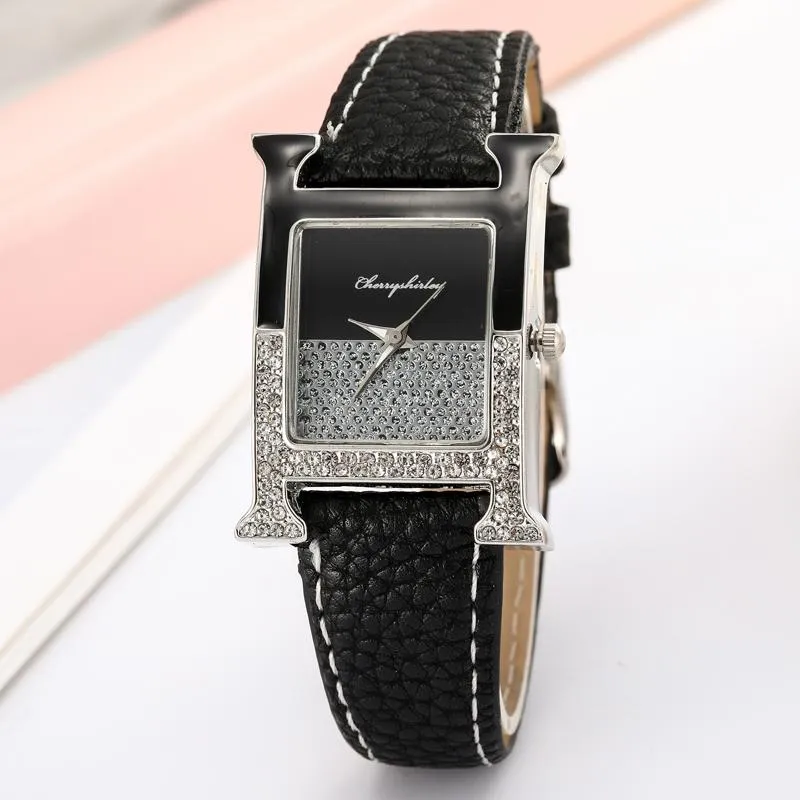 Relógios de pulso 2021 mulheres relógio quadrado letra h design senhoras couro quartzo luxuoso prata strass feminino casual relógios244n