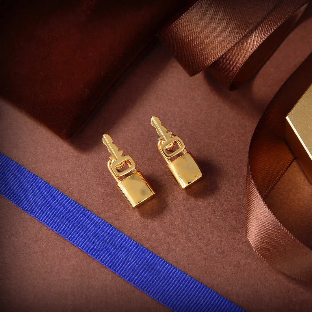 2021 Zupełnie nowy projekt biżuterii złota Klawe Blow Kolczyki Luksusowe najwyższej jakości małe modne imprezę Projekt wyjątkowy France Brand5751489