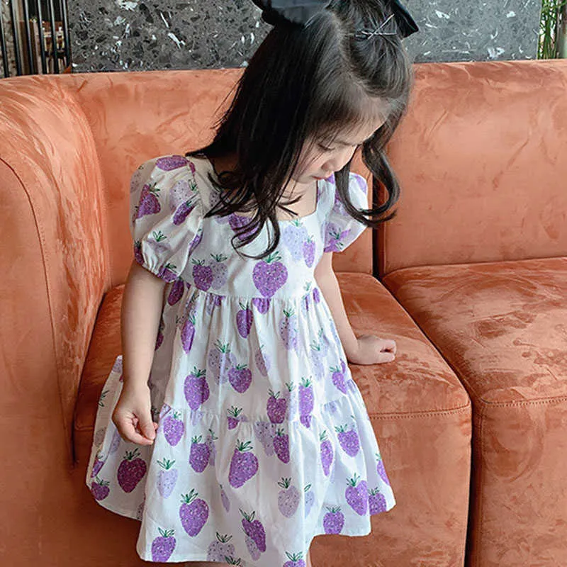 Летние девочки платье сладкий фиолетовый клубника квадратный воротник слоеных рукава младенца детская одежда детская одежда 210625